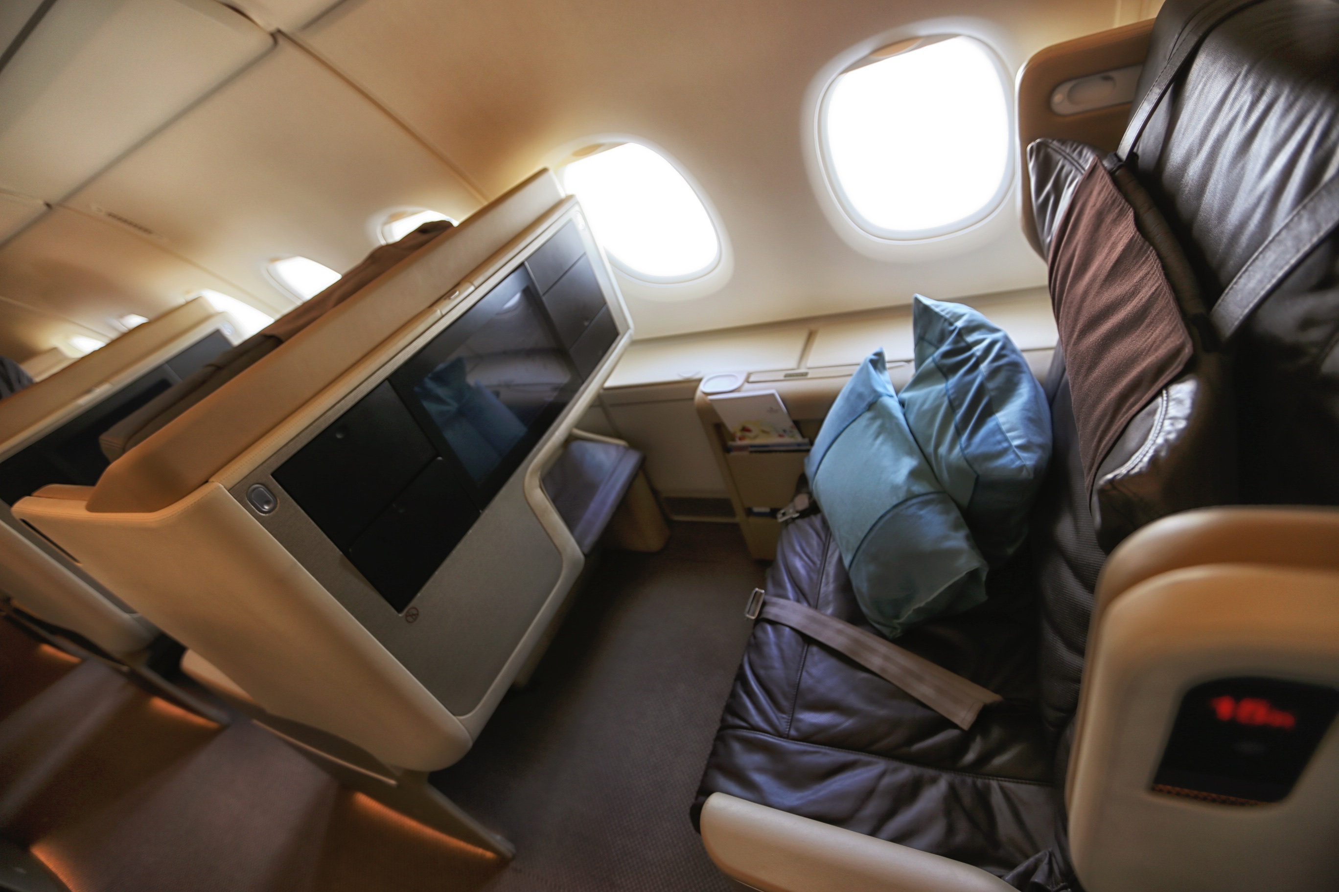 Review Singapore Airlines A380 Business Class Uponarriving