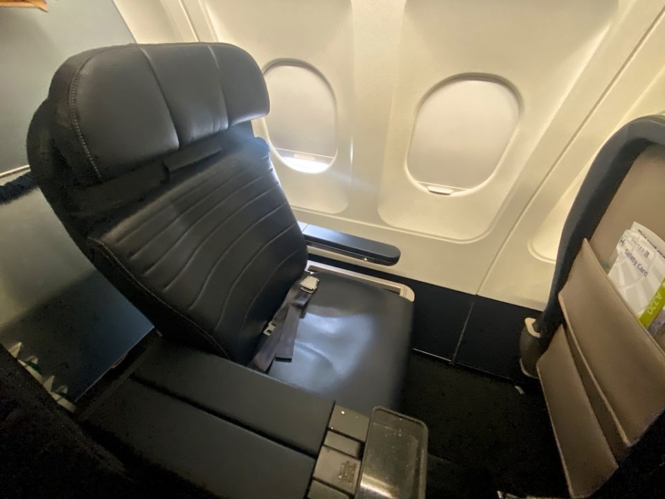 United Domestic First Class Review What To Expect [2022] Uponarriving