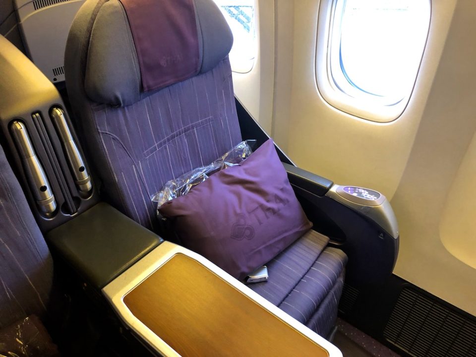 thai-airways-business-class-royal-silk-777-200-review-tpe-to-bkk