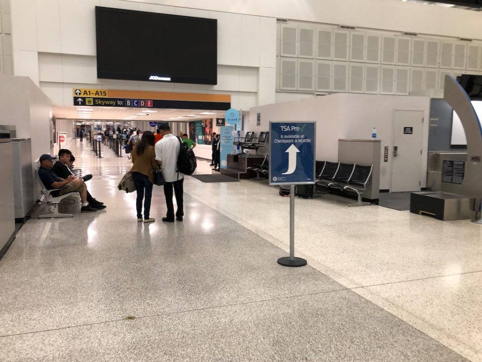 Admirals Club Houston IAH (Terminal A) Review - UponArriving