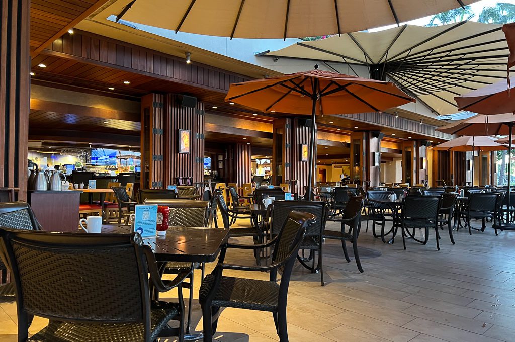 Hilton Hawaiian Village Waikiki Beach Tropics Bar and Grill