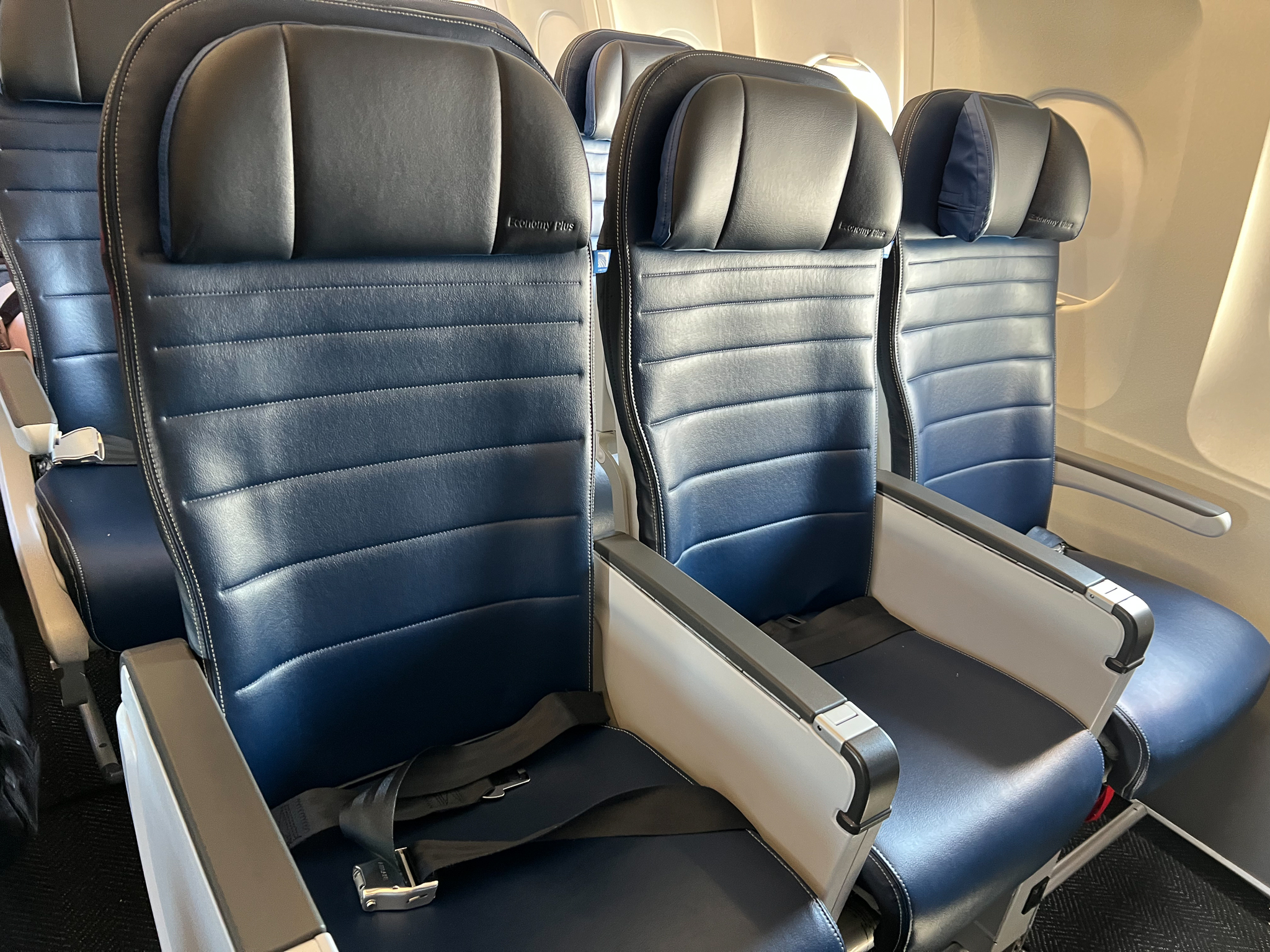 Booked basic economy on US to Canada flight. Fare class assigned as T. Will  I be allowed both a personal item and full size carry on? : r/unitedairlines