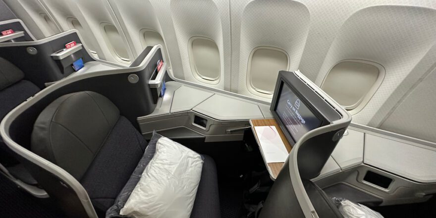 American Airlines 777-200 Business Class Review (SCL-MIA) - UponArriving